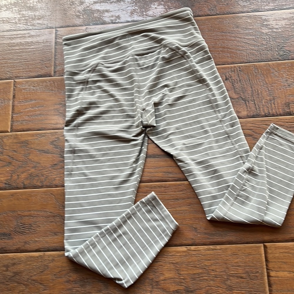 Athleta Leggings - Size Medium - Picture 7 of 10